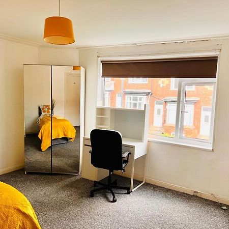 Private Room Close To Leeds University And City Centre Экстерьер фото