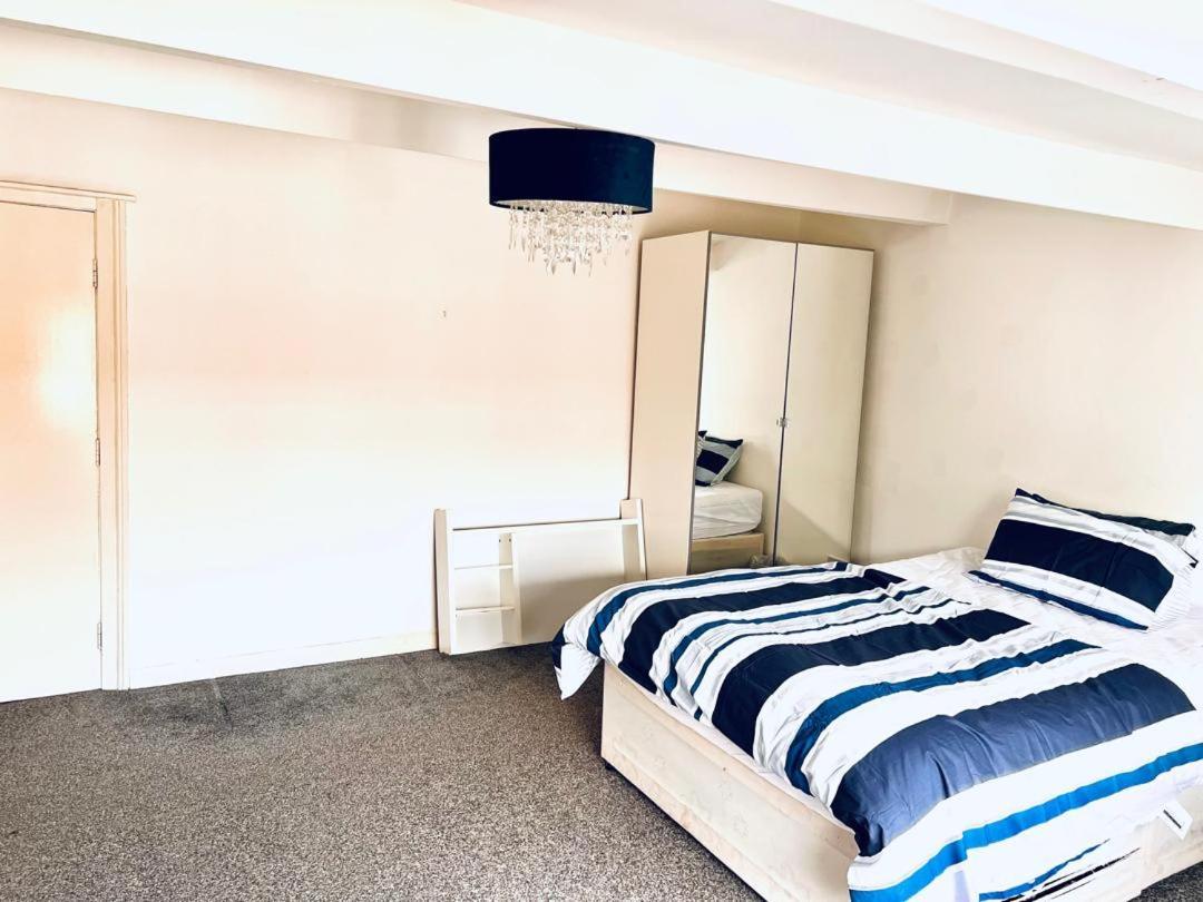 Private Room Close To Leeds University And City Centre Экстерьер фото