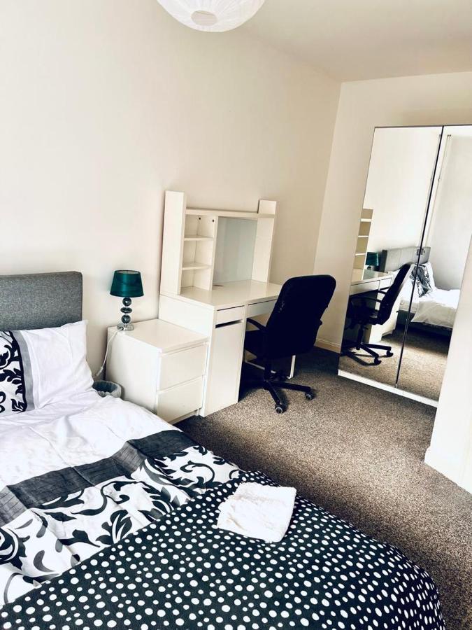 Private Room Close To Leeds University And City Centre Экстерьер фото