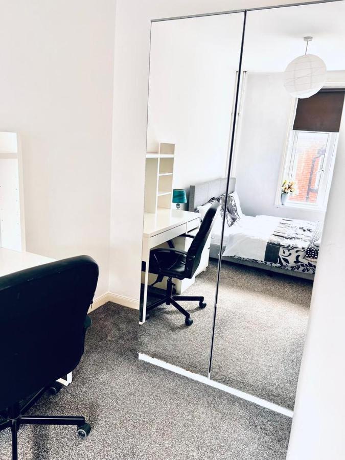 Private Room Close To Leeds University And City Centre Экстерьер фото