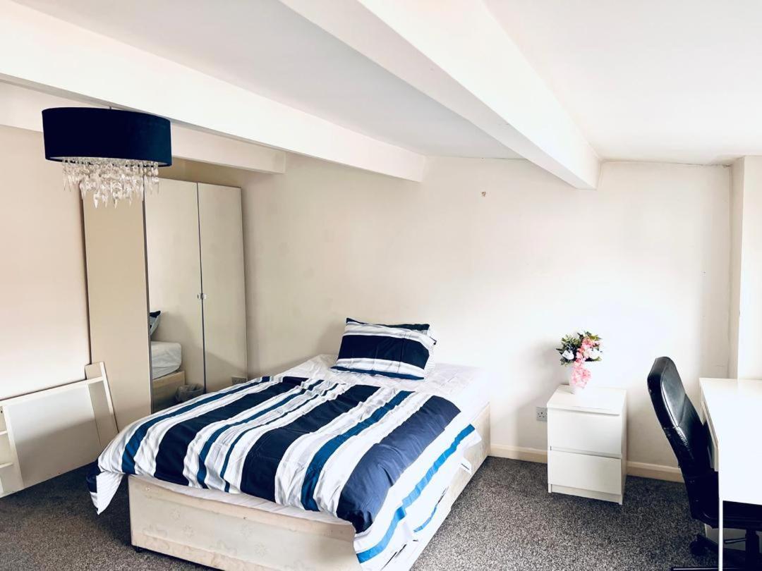 Private Room Close To Leeds University And City Centre Экстерьер фото