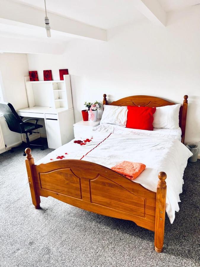 Private Room Close To Leeds University And City Centre Экстерьер фото