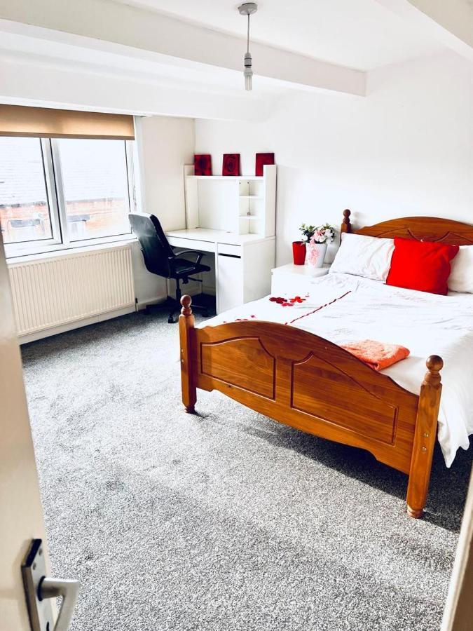 Private Room Close To Leeds University And City Centre Экстерьер фото