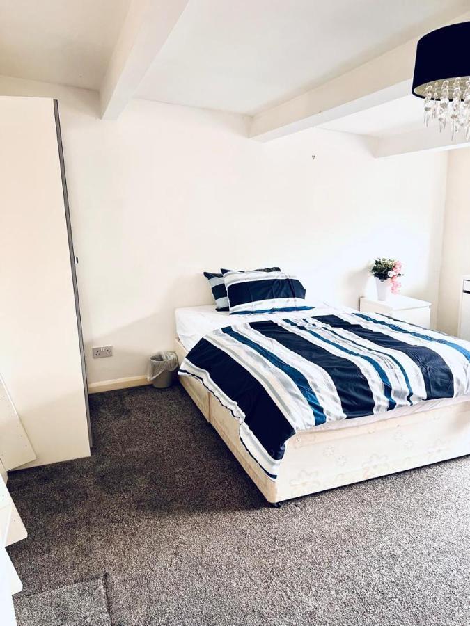 Private Room Close To Leeds University And City Centre Экстерьер фото