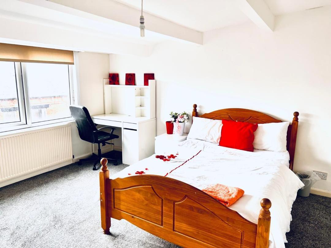 Private Room Close To Leeds University And City Centre Экстерьер фото