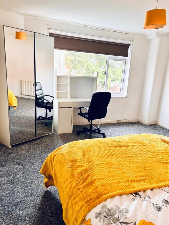 Private Room Close To Leeds University And City Centre Экстерьер фото