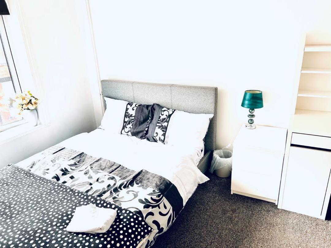 Private Room Close To Leeds University And City Centre Экстерьер фото
