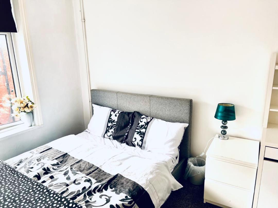 Private Room Close To Leeds University And City Centre Экстерьер фото