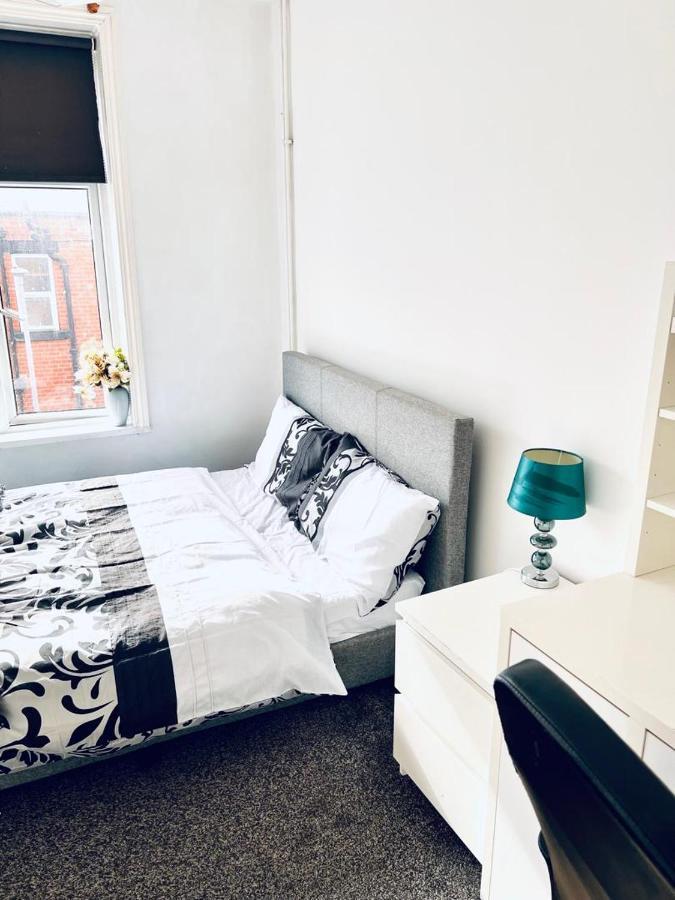 Private Room Close To Leeds University And City Centre Экстерьер фото