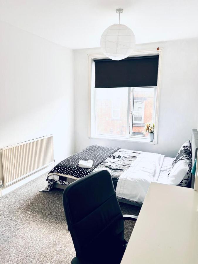 Private Room Close To Leeds University And City Centre Экстерьер фото